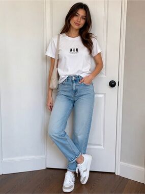NWOT Women’s White Short-Sleeve Graphic Tee